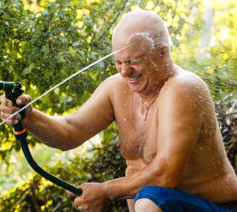 hittegolf hitte zon warmte ouderen warme dagen tips senioren temperatuur KMI
