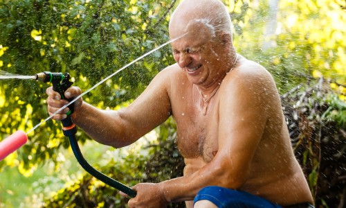 hittegolf hitte zon warmte ouderen warme dagen tips senioren temperatuur KMI