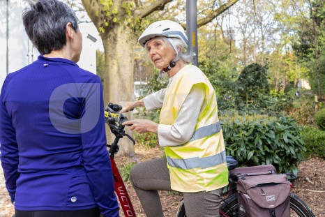 Oudere vrouwen sporten
