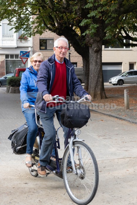 Ouderen op fiets