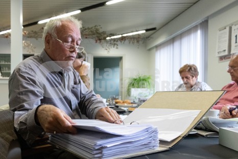 Vergaderende ouderen
