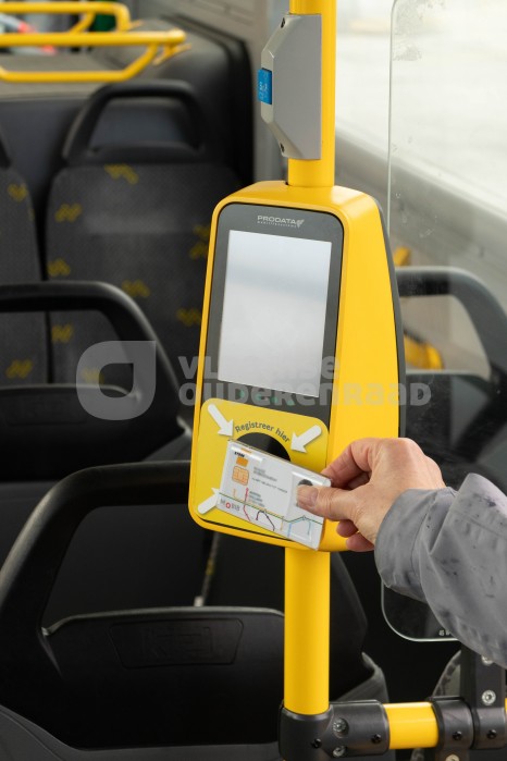 Oudere scant busabonnement