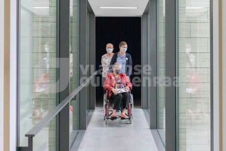 Ouderen met rolstoel
