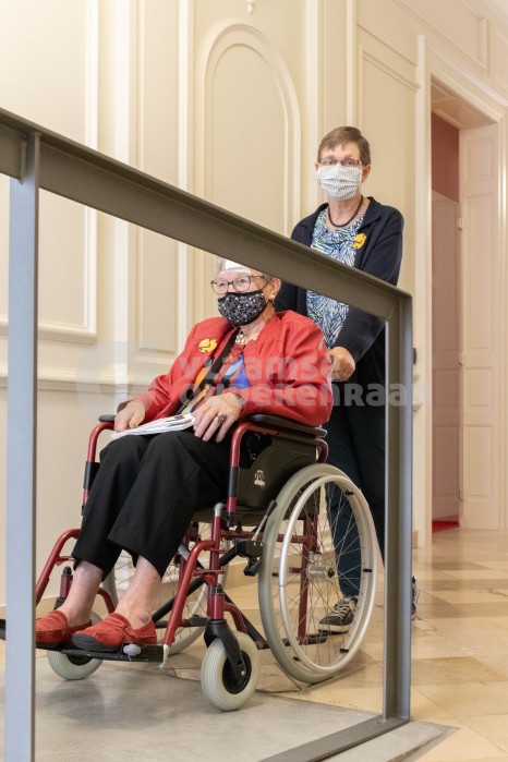 Oudere in rolstoel