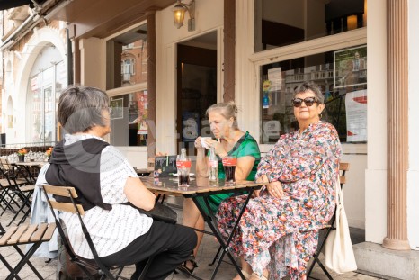 Ouderen op café