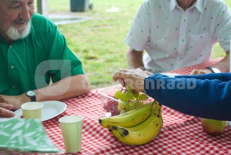 Ouderen eten fruit