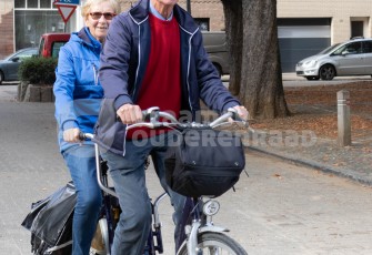 Ouderen op fiets
