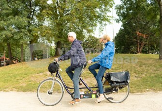Ouderen op fiets