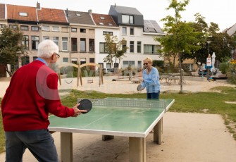 Ouderen spelen tafeltennis