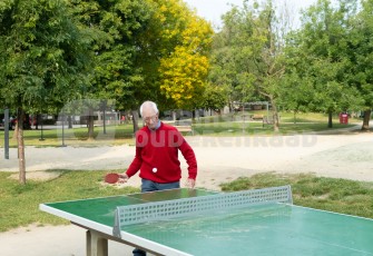 Ouderen spelen tafeltennis
