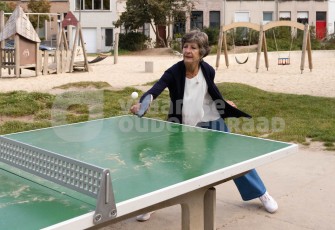 Ouderen spelen tafeltennis