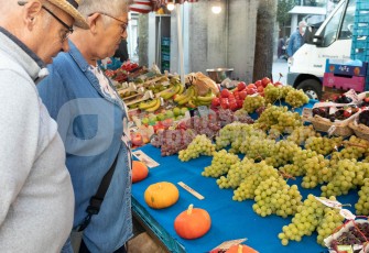 Ouderen op de markt