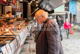 Ouderen op de markt