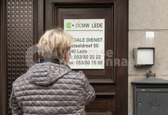 Oudere gaat OCMW binnen