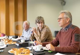 Vergaderende ouderen