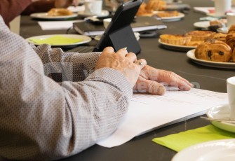 Vergaderende ouderen