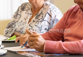 Vergaderende ouderen